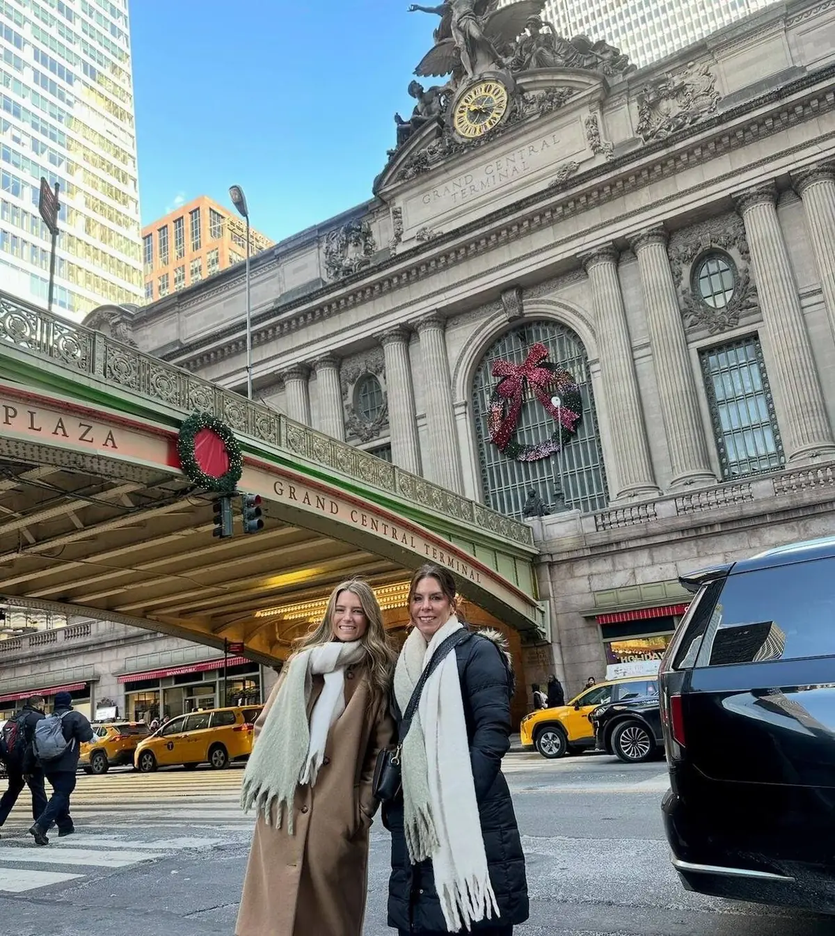 Guests outside the Grand Central Terminal facade on 42nd Street at Christmas
