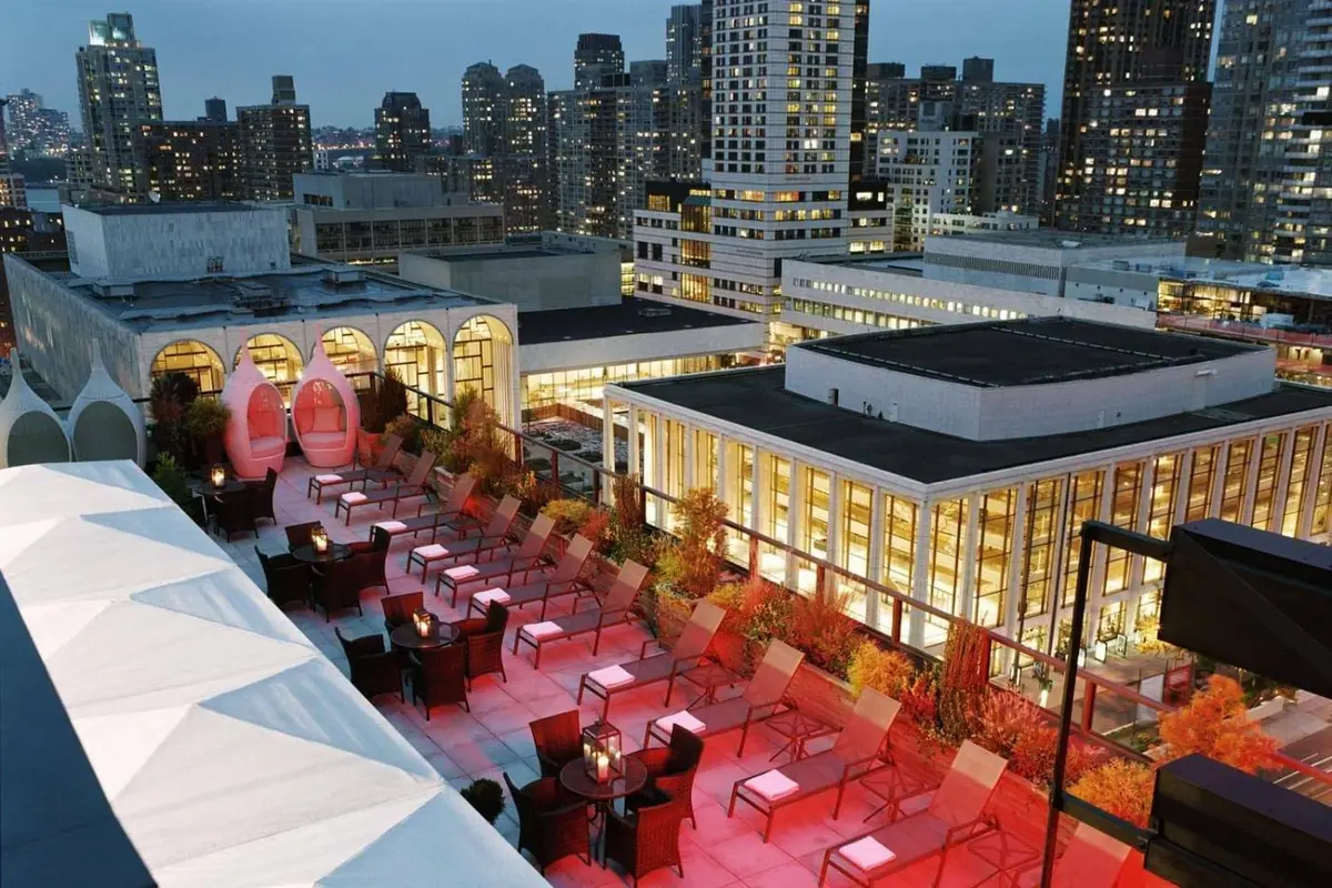 The Empire Hotel rooftop on West 63rd Street, the hotel Chuck Bass owns and lives in from season three of Gossip Girl — Gossip Girl Tours NYC