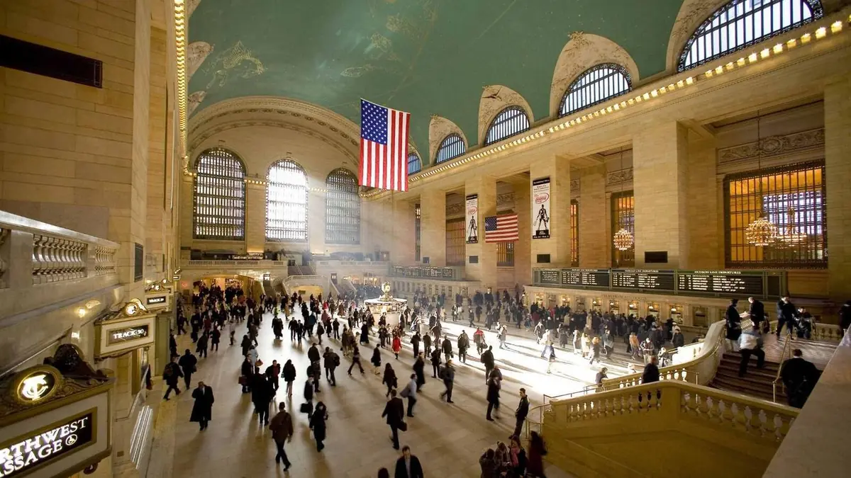 Grand Central Terminal main concourse seen from the Vanderbilt Avenue balcony