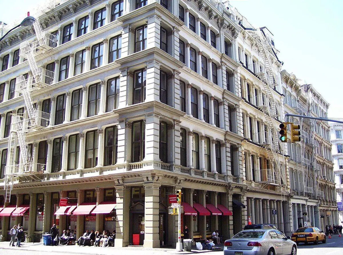 Victrola (Burlesque Club) at Fictional (filmed at various NYC locations) - Gossip Girl Tours NYC filming location