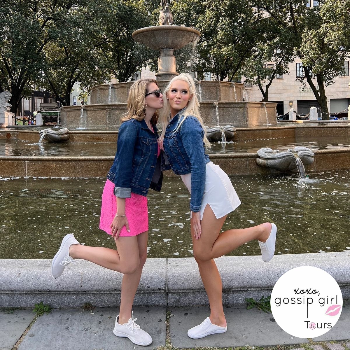 Two friends posing in front of the Pulitzer Fountain on a Gossip Girl tour of the Upper East Side