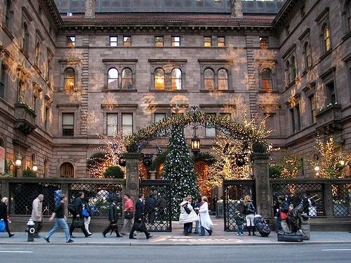 Innenhof des New York Palace Hotel, ein Drehort der Gossip Girl Tours in Midtown Manhattan
