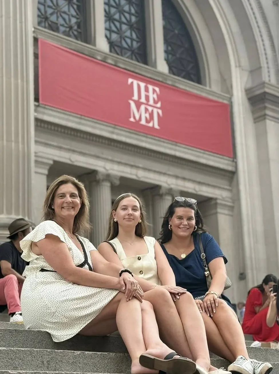 Gossip Girl Tours guests on the Met Steps, Blair Waldorf's lunch spot in NYC