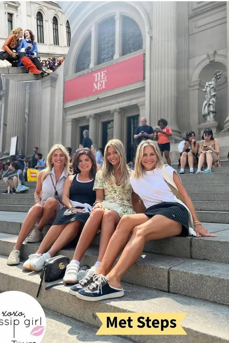 Gossip Girl Tours guests on the Met Steps in New York City