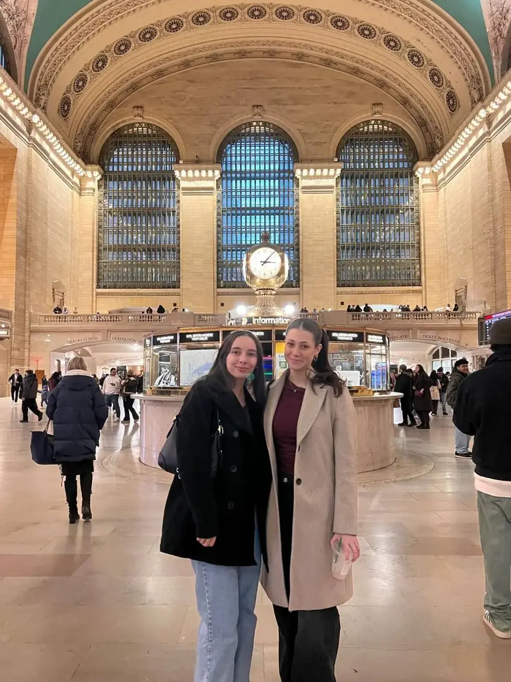 Partecipanti del Gossip Girl Tours nell'atrio principale del Grand Central Terminal a New York City