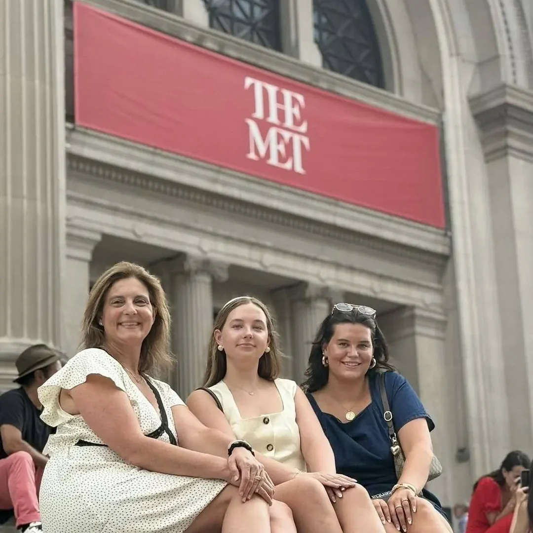 Gossip Girl Tours guests on the Met Steps in New York City