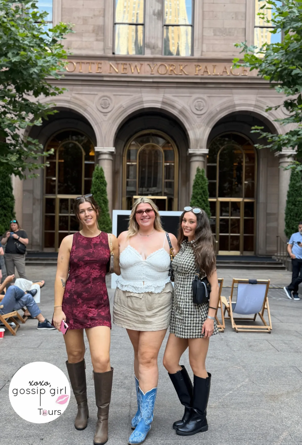 Three Gossip Girl Tours guests outside the Lotte New York Palace on a Gossip Girl tour of Manhattan
